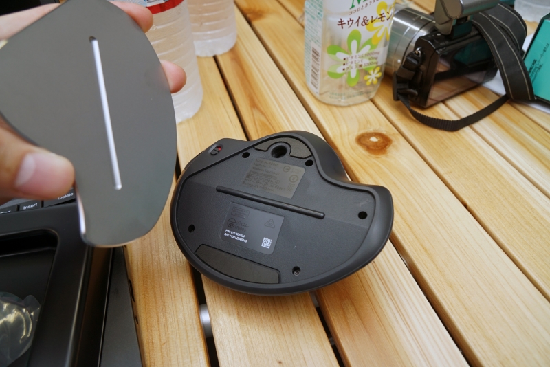 傾きを変える金属プレートは外すこともできる