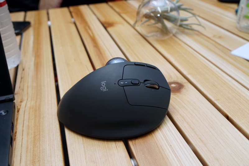 傾きを変える金属プレートは外すこともできる