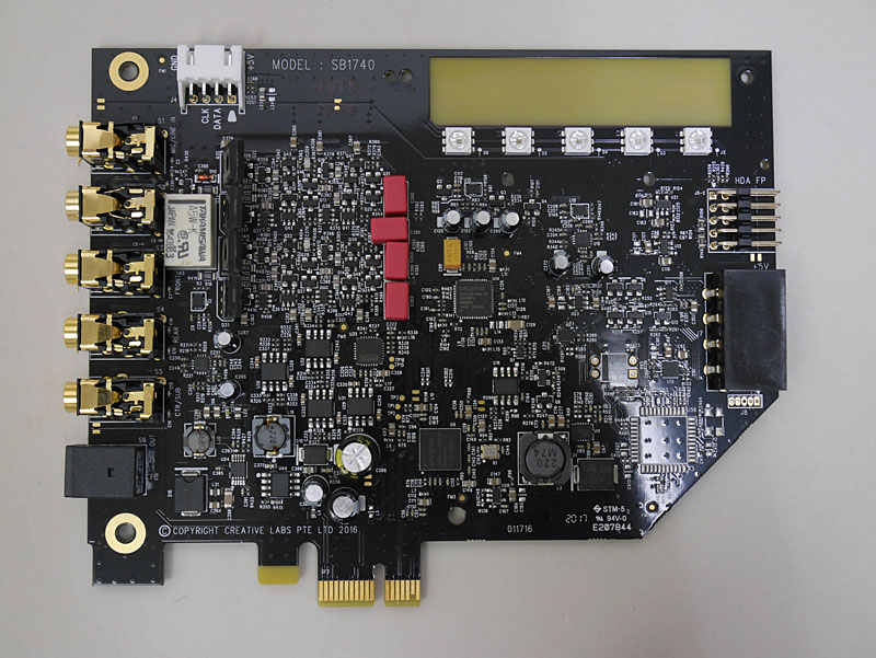 AE-5の基板。部品数は明らかにRecon3Dより多く、Sound Blaster X-Fiの再来を彷彿とさせる