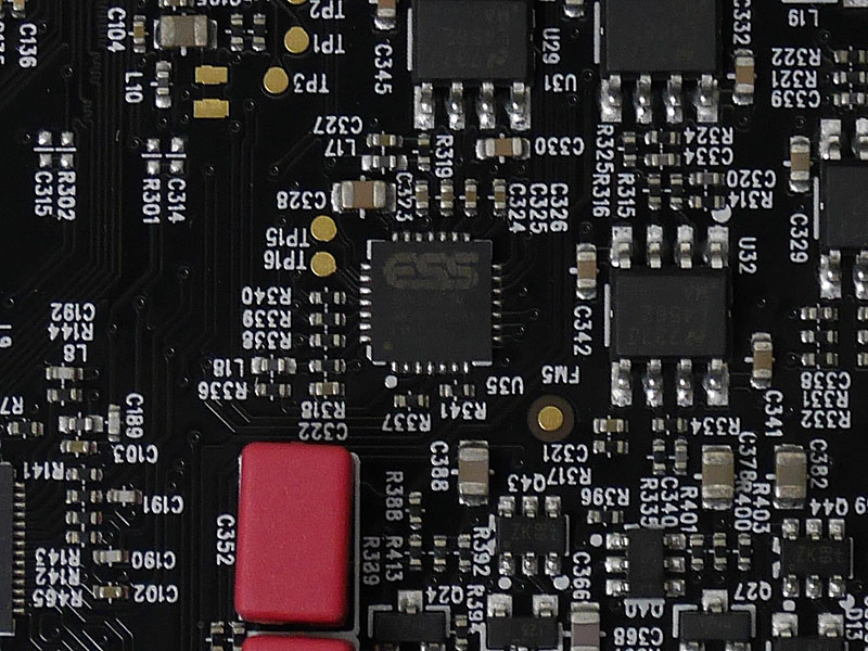 今回キモとなるESSのDAC「ES9016K2M」。パッケージサイズが小さいためあまり目立たない