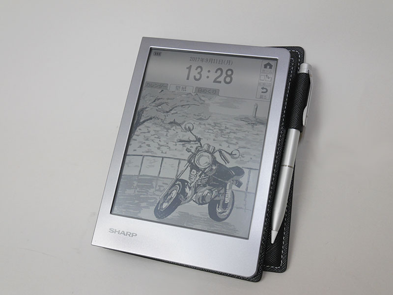 待機時に日めくりカレンダーや時計、壁紙などを表示させておけるデスクトップモード