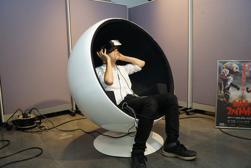 Gear VRと連動し、コンテンツの内容にあわせた振動を体感できるTELEPODも用意