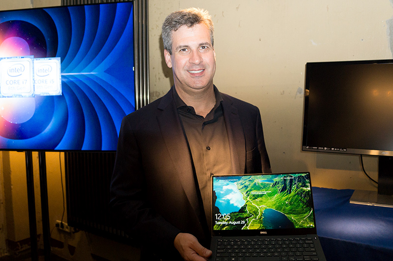 Intel 副社長兼クライアントコンピューティング事業本部 モビリティクライアントプラットフォーム事業部 事業部長 クリス・ウォーカー氏