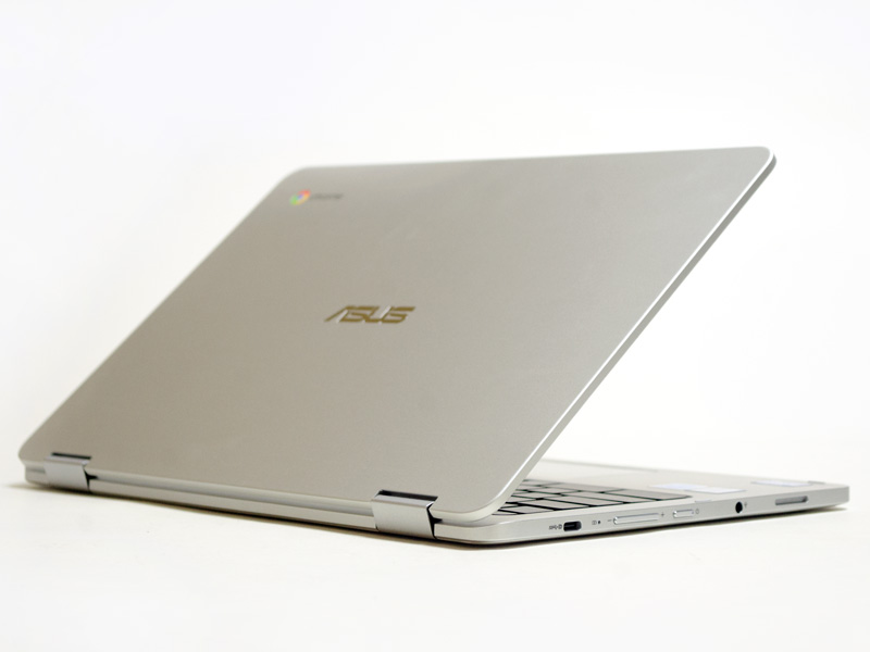 バッテリは内蔵式で着脱できない。全体的にスリムなのがわかる