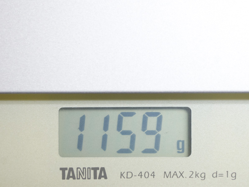 重量は実測で1,159g