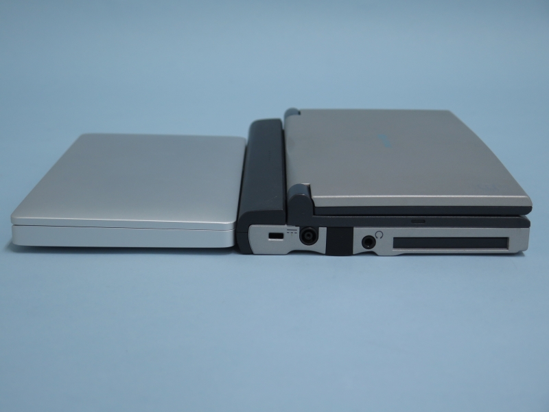 mobio NXはLibrettoより薄いが、それでも厚い