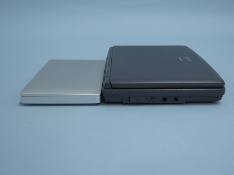 さすがにAMiTYのほうが厚い