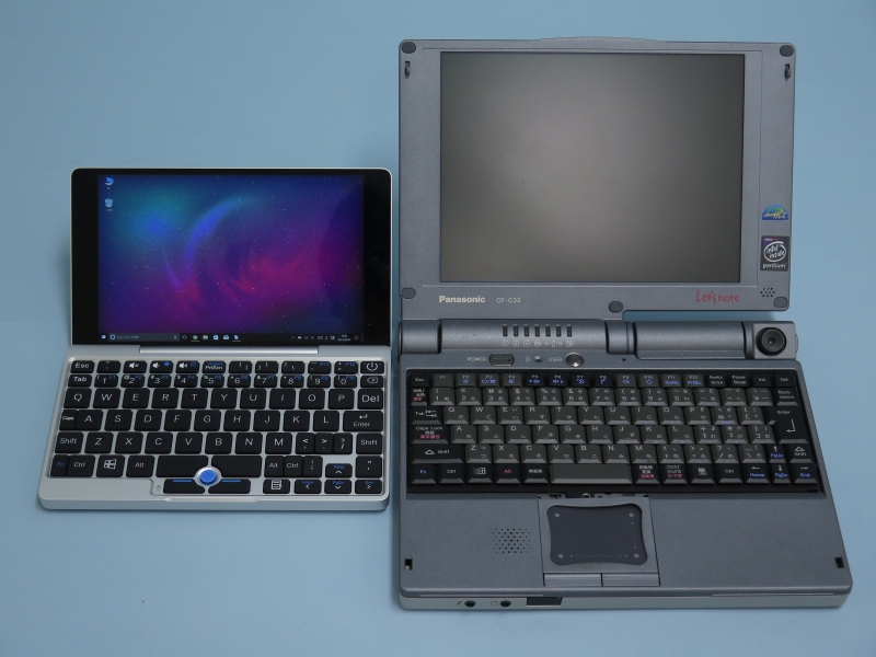 Let'snote comm/C33と並べたところ。ちなみにLet'snoteはリストア中で、一部ネジ止めをしていない