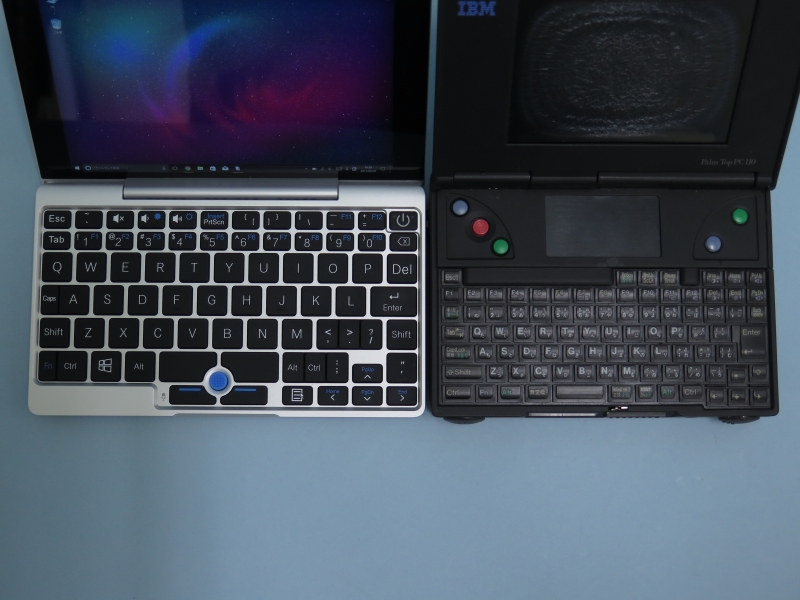 フットプリントはほぼ同等だが、Palm Top PC 110のほうがキーが小さい。しかし配列は日本語で馴染みやすい