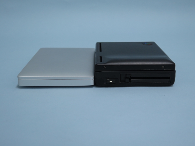 Palm Top PC 110の方が約2倍厚いが、Type IIIのPCカードが入るなら文句ないだろう