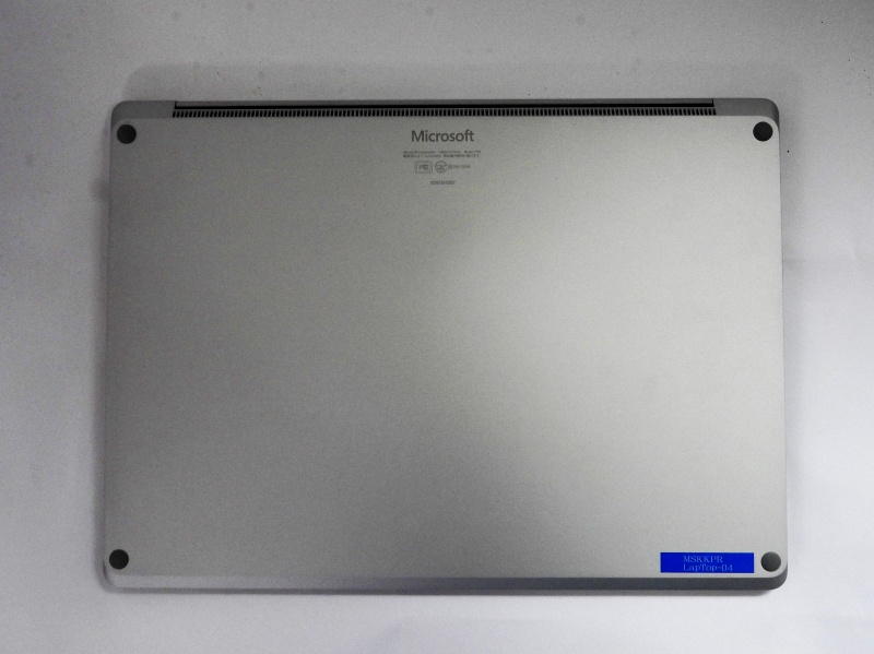 Surface Laptopの底面