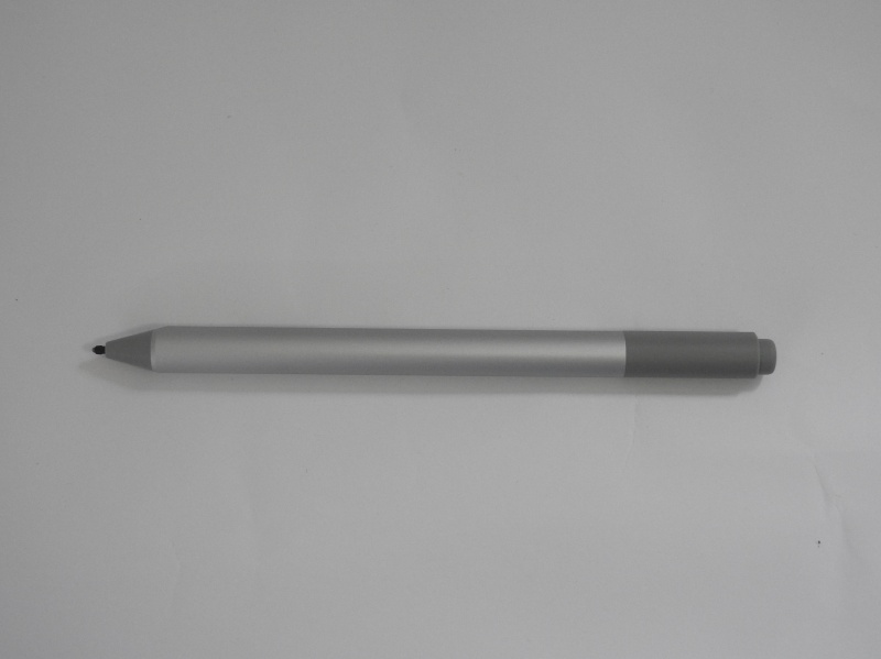 Surfaceペンには、サイドと上部にボタンが用意されている