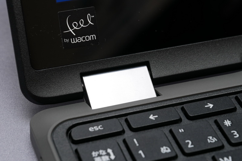 2軸のヒンジを備え、液晶部は360度開閉する