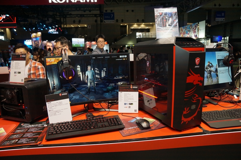 MasterCase Maker 5 MSI Edition(右のPCケース)