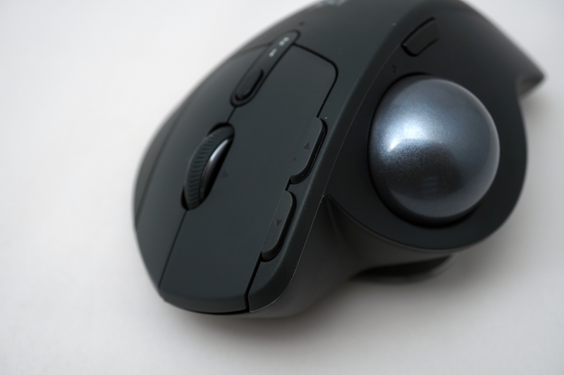 左クリックの真横に戻る/進むボタン