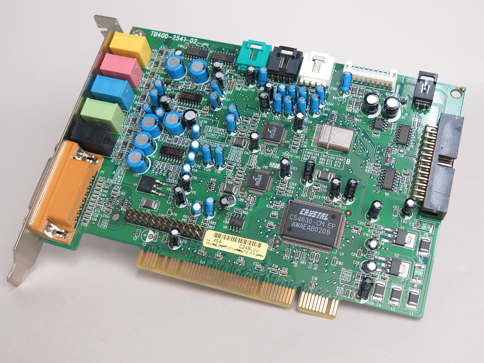 サウンドカードとしては比較的部品点数が多い