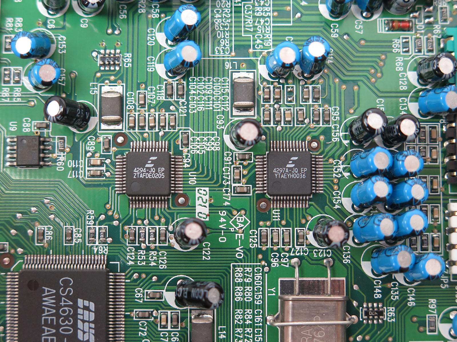 DACおよびADCを内蔵する「CS4294」と「CS4297」