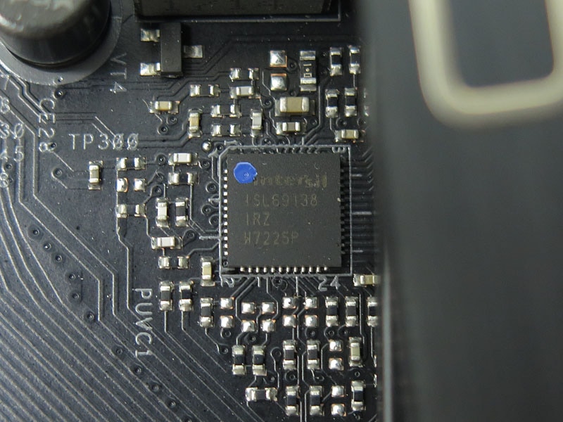 ISL69138は最大7フェーズのVR13/IMVP8準拠のPWMコントローラだ。2系統に分けてコントロール可能だ