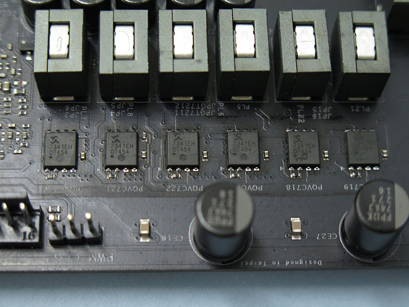 Sinopower製のデュアルNチャネル エンハンスメントモード MOSFET「SM7341EHKP」が採用されている