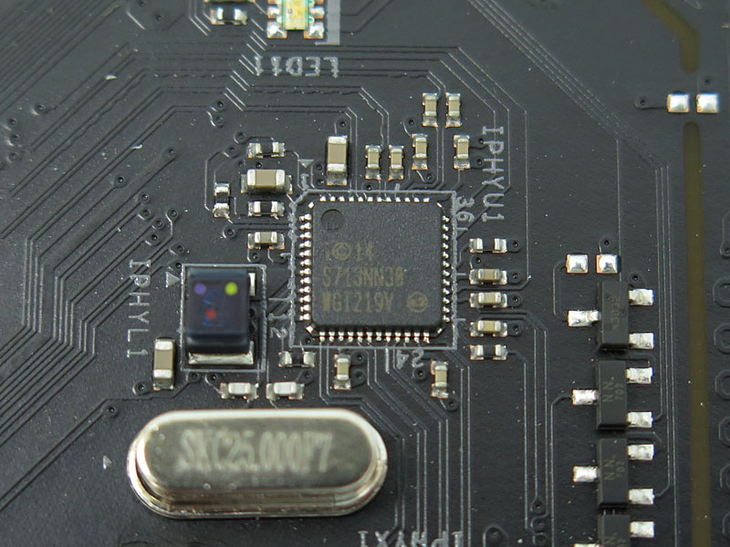 Gigabit EthernetコントローラはIntelのI219V