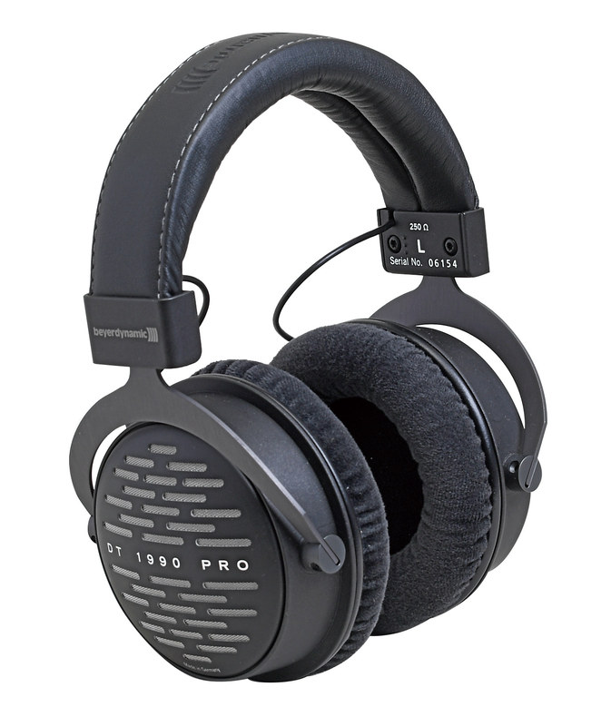 <a href="https://tascam.jp/jp/product/dt_1990_pro/top" class="n" target="_blank">beyerdynamic DT 1990 PRO</a><br>実売価格：78,000円前後