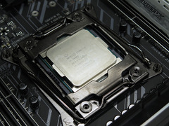 レビュー】高精度日本製Skylake-X殻割りツールを利用し、Core i7-7800X