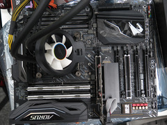 レビュー】高精度日本製Skylake-X殻割りツールを利用し、Core i7-7800X