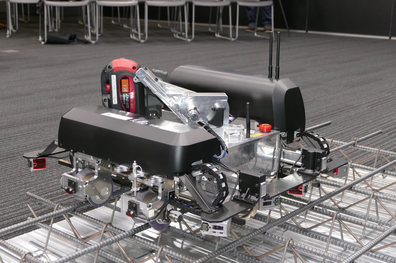 幅40cm、奥行き50cm、高さ30cm 重量は20kg程度