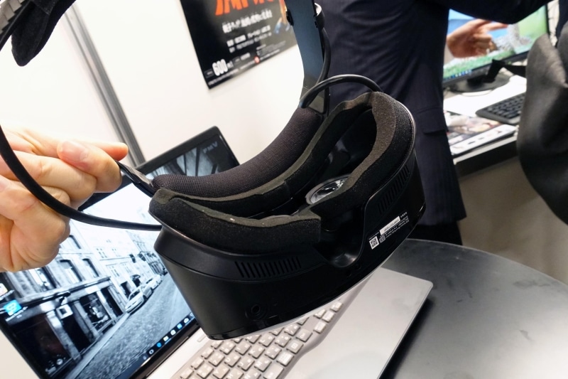 HDMIとUSBケーブルをPCに接続する