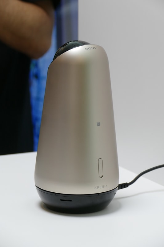 背面。縦の溝がUSB-C