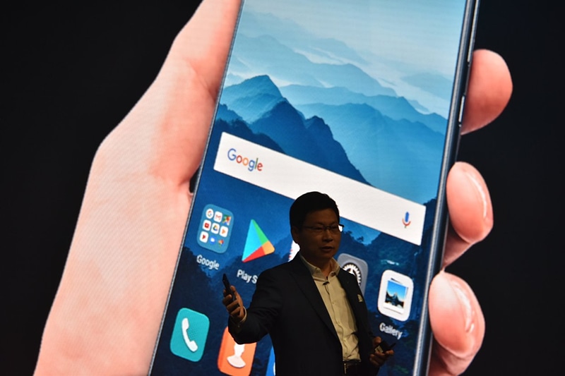 大きいのにコンパクトで手のひらにおさまる持ちやすさを強調