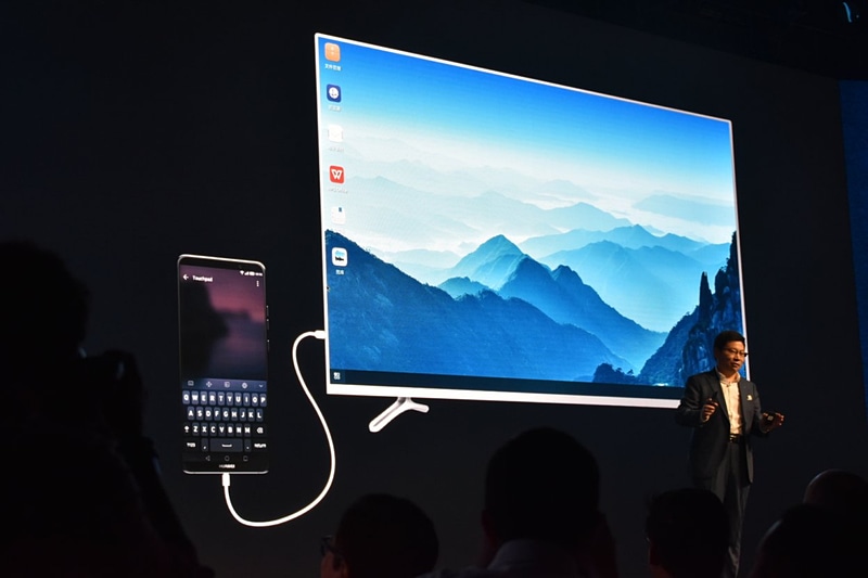 PCモードではMate 10をPCのようにデスクトップで使える。
