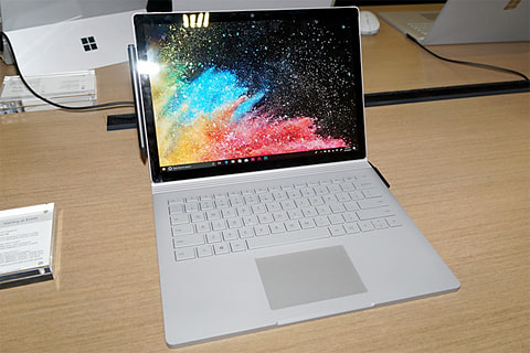 Microsoft、Surface Book 2の13.5型/15型をAdobe MAX 2017で展示 ～13