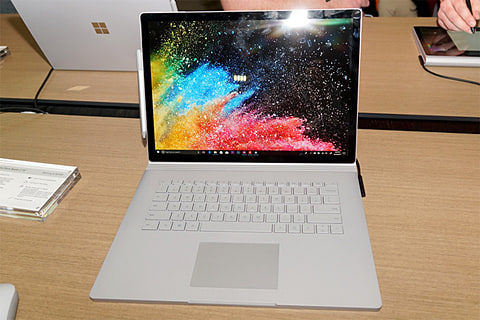 Microsoft、Surface Book 2の13.5型/15型をAdobe MAX 2017で展示 ～13