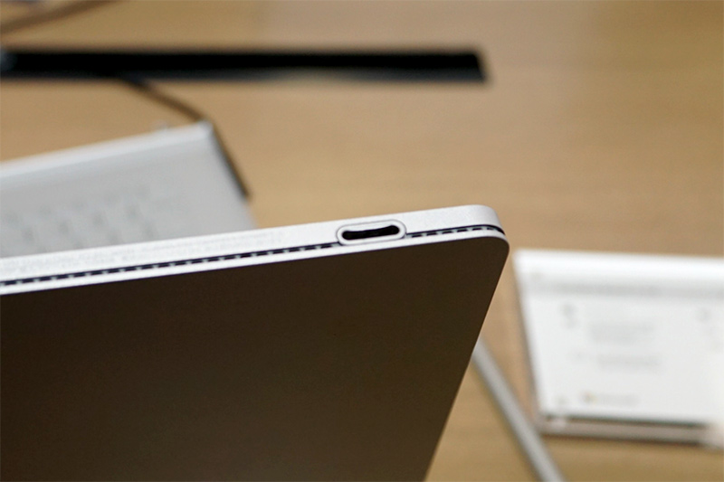 ドッキングホール、タブレット側