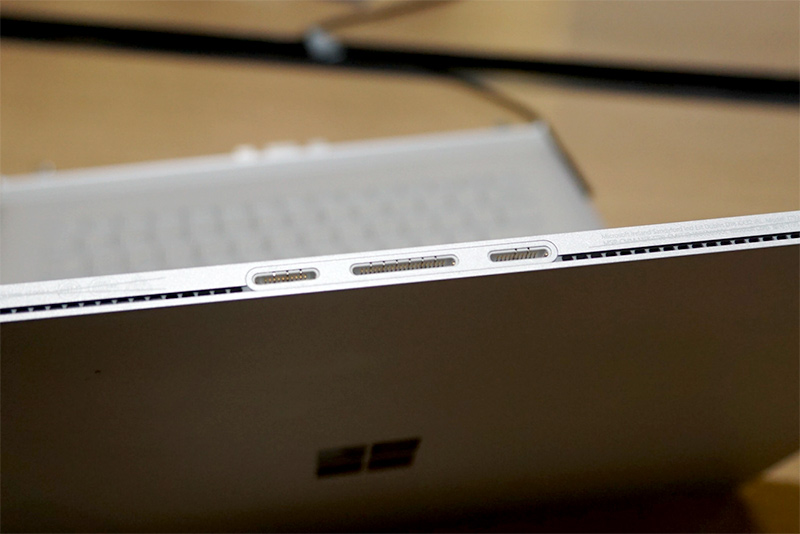 ドッキング端子