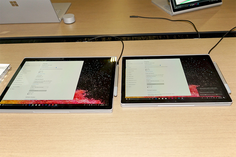 左が15型で、右が13.5型