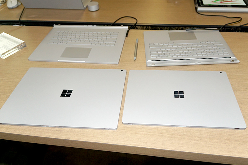 左が15型で、右が13.5型