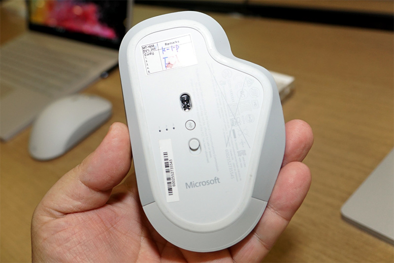 Microsoftブースに展示されていた新型のSurfaceマウス