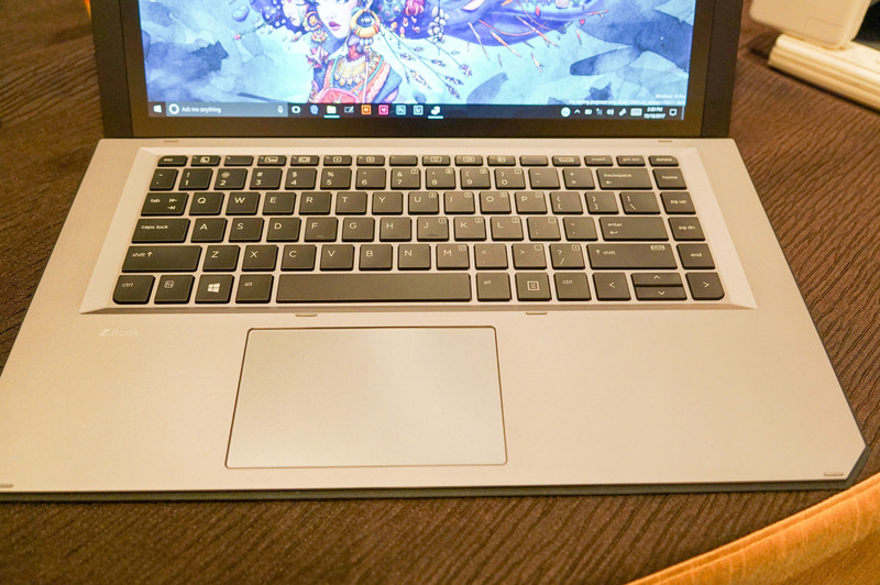 キーボードの全景、エンターキーの隣にキーがあるのが惜しい