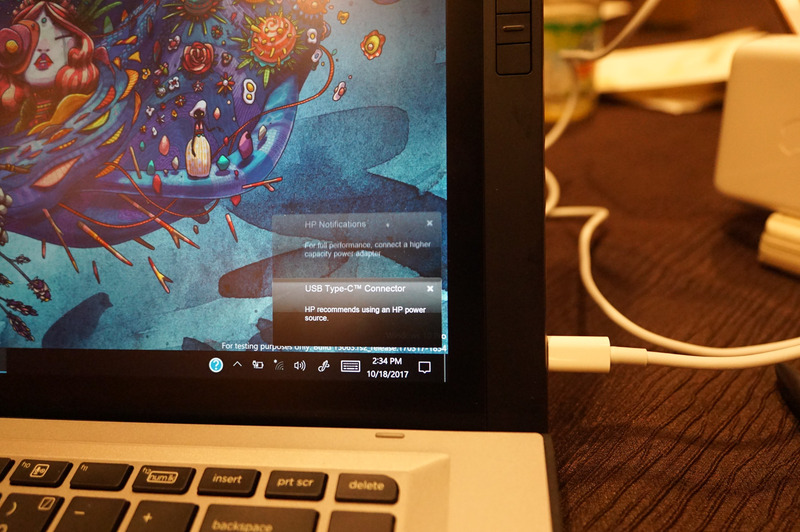 Appleの61W USB-CアダプタをUSB Type-Cに挿したときのメッセージ。使えてはいるが性能に制限があるというメッセージが表示される