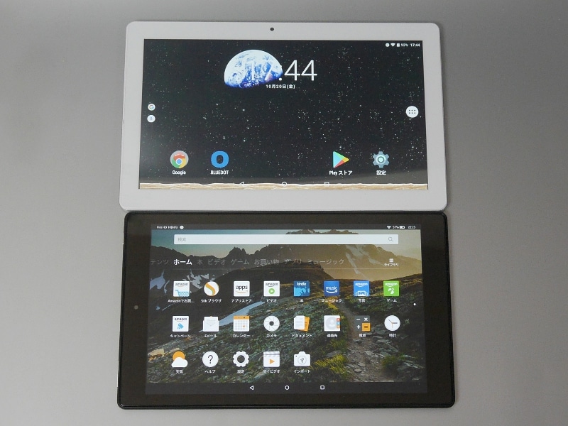 上が本製品、下がAmazonの「Fire HD 10」。同じフルHDクラスの10型タブレットということで直接のライバルになる存在だ