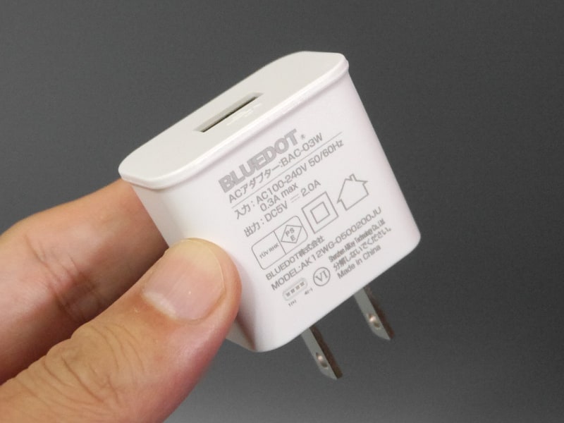 AC変換アダプタは「BNT-791W」に比べてコンパクトなサイズに差し替えられている