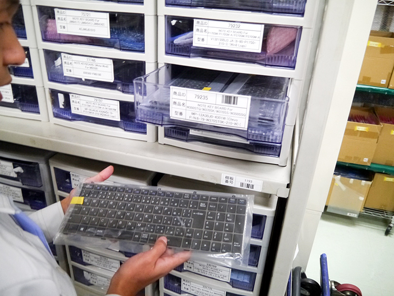 修理用のキーボード。ノートPC用だけでもかなりの種類がある