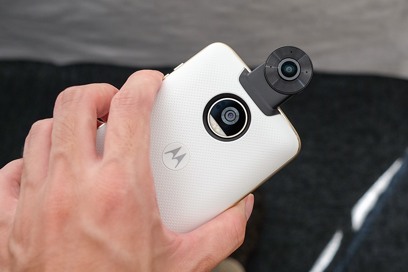 カメラはマイクも内蔵