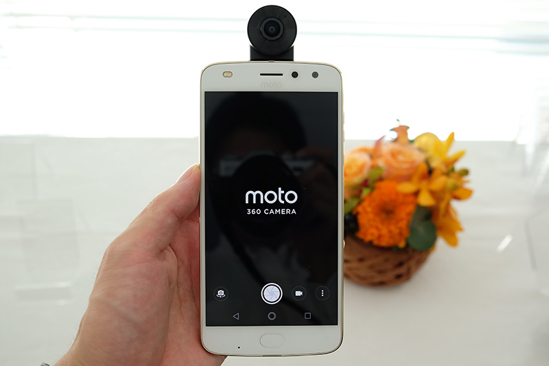 標準カメラアプリで動作する