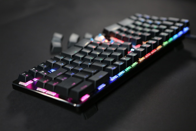 RGBバックライトも備える