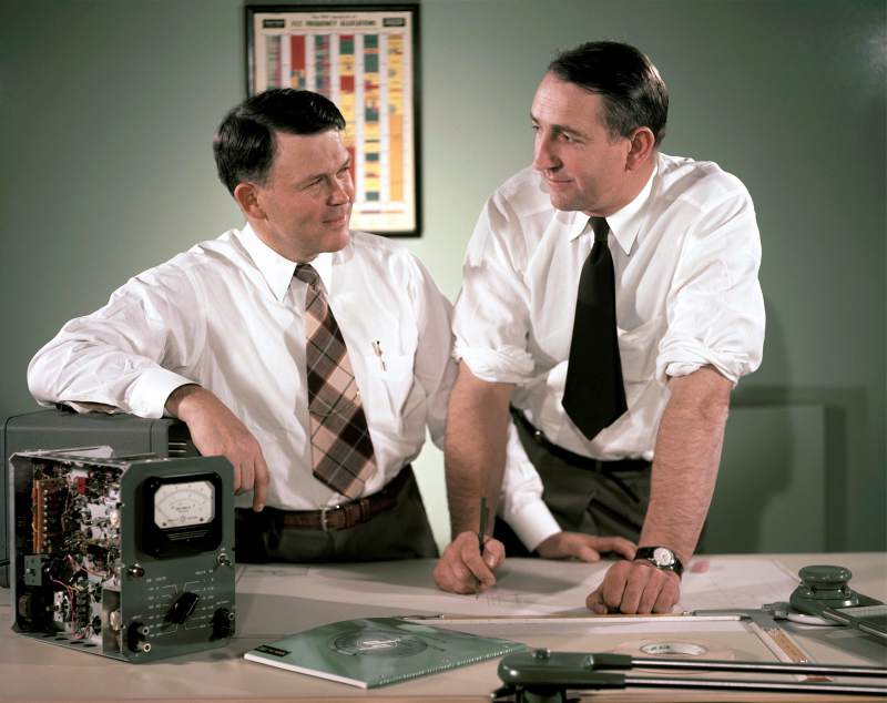William Hewlett(左)とDavid Packard(右) 出典: <a href="http://www.pressdemocrat.com/business/7559762-181/hewlett-packard-archives-at-keysight-destroyed">Press Democrat</a>