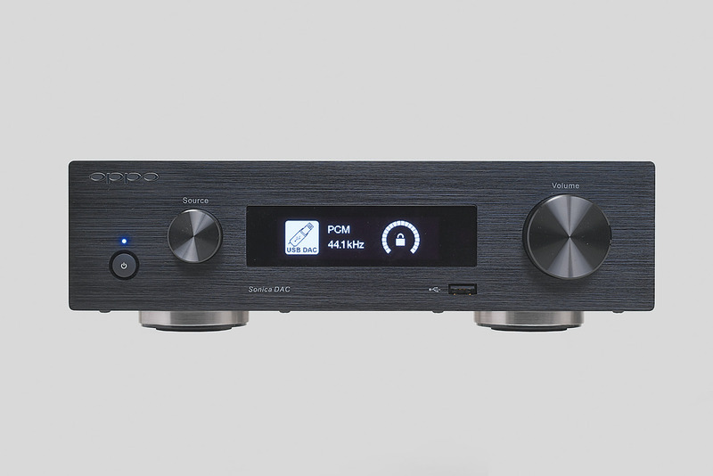 高級オーディオらしいシンプルで美しいデザイン。ヘッドホンアンプ機能を備えていない、ピュアなUSB DACである点は注意