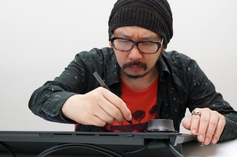 漫画家・イラストレーター。太田出版より「デビルズ・ダンディ・ドッグス」発売中/COMIC LIVE!にて「Bye Bye Blackbird」掲載中。CSエンタメ～テレ「キ号冒険学校が行く!」にキ号冒険学校メンバーとして出演するほかサブカル系実録マンガなども手がける